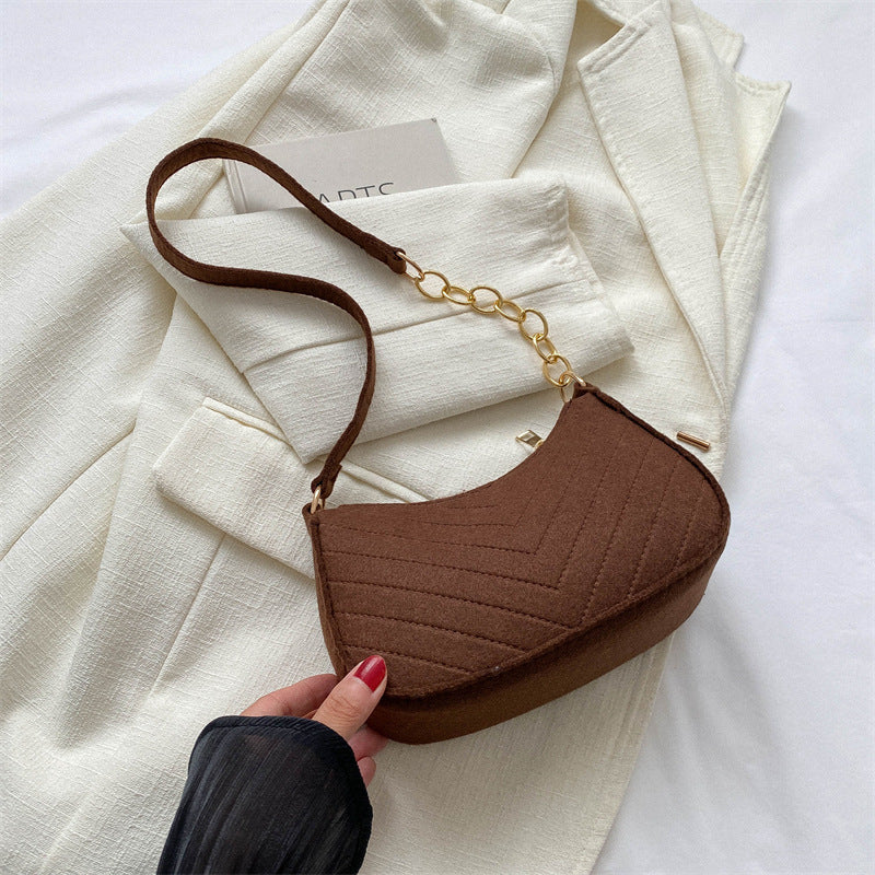 Leather Shoulder Bags: Chevron Crossbody Purse with Gold-Tone Chain Detail, Compact Casual Handbag for Women