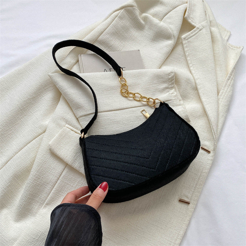 Leather Shoulder Bags: Chevron Crossbody Purse with Gold-Tone Chain Detail, Compact Casual Handbag for Women
