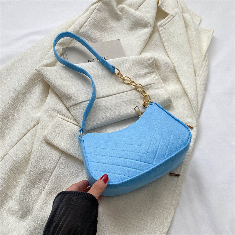 Leather Shoulder Bags: Chevron Crossbody Purse with Gold-Tone Chain Detail, Compact Casual Handbag for Women